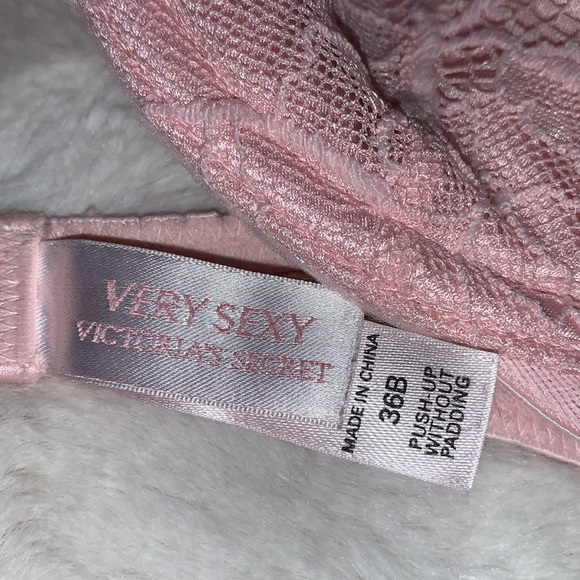 36B Victoria’s Secret lace Push-up bra without padding - Picture 2 of 3